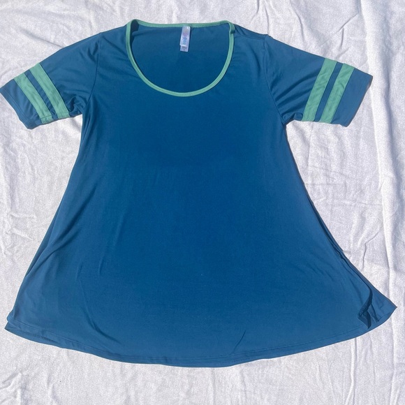 Lularoe Perfect Tee, Size XS - Picture 1 of 3